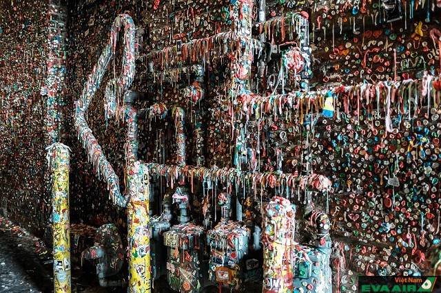 Gum Wall cũng có nhiều tác phẩm nghệ thuật bằng kẹo su vô cùng ấn tượng