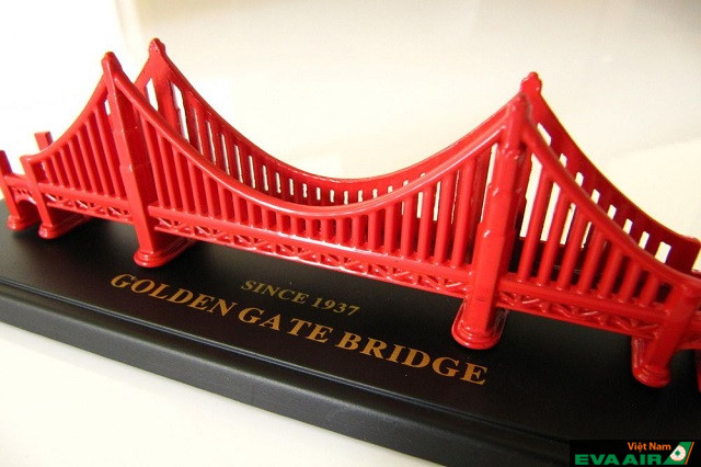 Mô hình thu nhỏ về cầu Golden Gate nổi tiếng