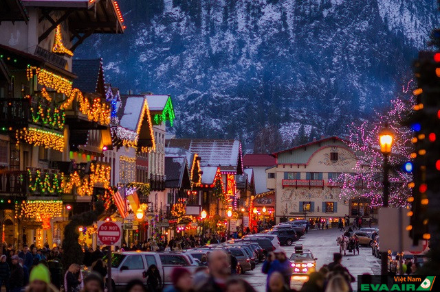 Vào dịp Giáng sinh, Leavenworth được trang hoàng lộng lẫy tựa như một tấm thiệp lung linh
