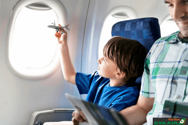 Lựa chọn chỗ ngồi phù hợp khi đi cùng với trẻ nhỏ trên chuyến bay