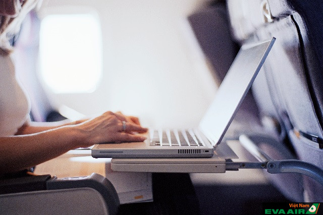 Hành khách có thể mang laptop lên máy bay cũng với hành lý xách tay miễn phí