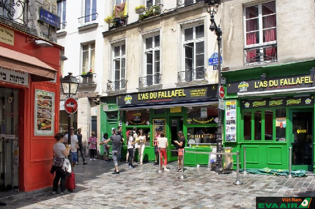 Rue Des Rosiers mang một khung cảnh tựa như những phim trường nổi tiếng