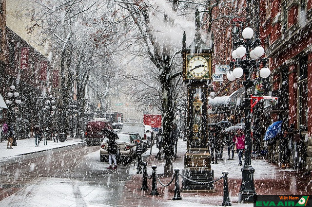 Vancouver với những cơn mưa tuyết trắng xóa tạo nên khung cảnh tuyệt vời rất hút khách du lịch