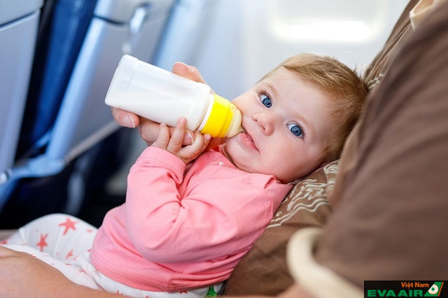 Trẻ sơ sinh có thể tham gia các chuyến bay của EVA Air, tuy nhiên phải đáp ứng các điều kiện của hãng