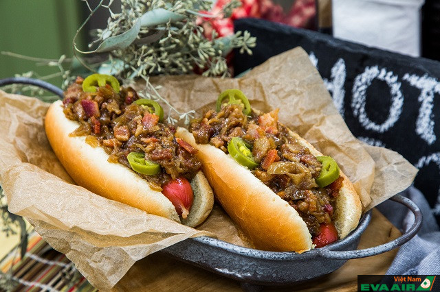 Các món ăn đường phố như hot dog chẳng hạn, rất phổ biến và được ưa chuộng tại các quốc gia châu Mỹ