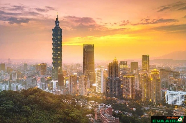Tòa nhà Taipei 101 nằm nổi bật giữa Đài Bắc là niềm tự hào của người dân thành phố