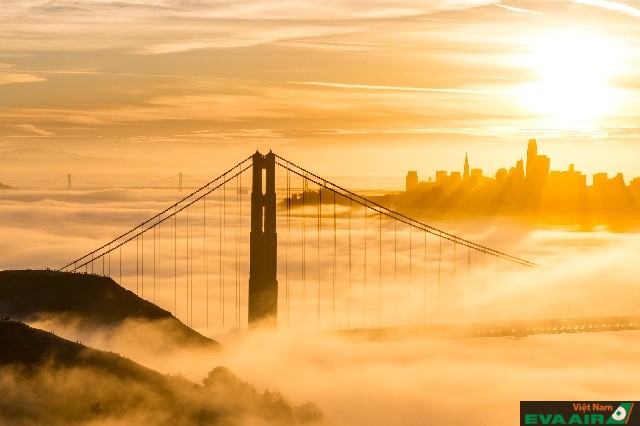 Sương mù là một nét đặc trưng của San Francisco, thường xuất hiện vào cuối mùa hè, đầu mùa thu