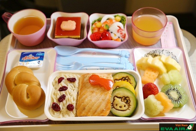 Các suất ăn được chế biến theo chủ đề Hello Kitty tạo sự thích thú cho mọi hành khách