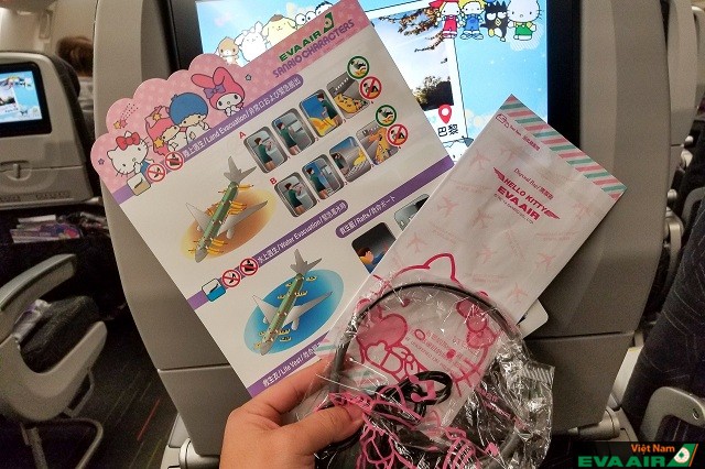 Những sản phẩm, vật dụng bên trong máy bay Hello Kitty của EVA Air đều mang chủ đề Hello Kitty