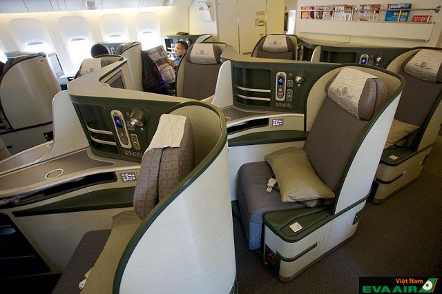 Hạng ghế Business Class của EVA Air có chỗ ngồi riêng tư