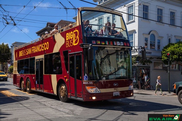 Xe bus là một trong những lựa chọn di chuyển phổ biến của khách du lịch ở San Francisco