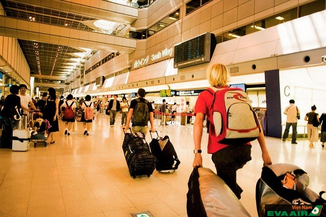 Để đảm bảo chuyến đi được suôn sẻ hơn, hành khách nên tham khảo các quy định về hành lý quá cước, mua thêm hành lý của hãng