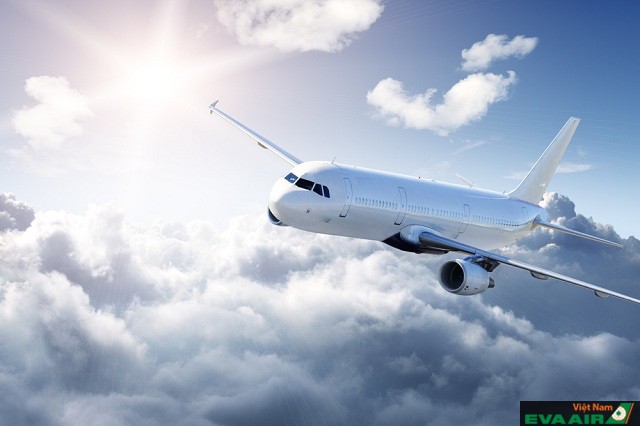 Khi chọn di chuyển bằng đường hàng không, trước hết bạn cần mua vé máy bay