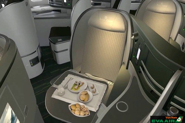 Chỗ ngồi của hạng ghế Royal Laurel Class của hãng EVA Air