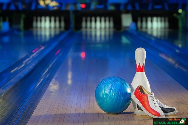 Mang theo Bowling bạn có thể mang 1 quả bóng và giày