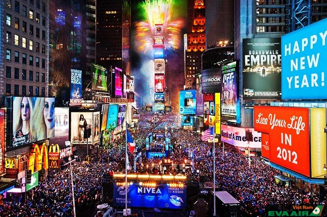 Khung cảnh nhộn nhịp, đa màu của Times Square về đêm