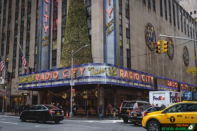 Radio City Music Hall là địa điểm dành cho những tín đồ yêu nghệ thuật và kiến trúc