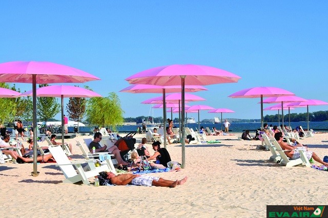 Đây cũng là thời điểm lý tưởng để trải nghiệm các bãi biển đẹp ở Toronto