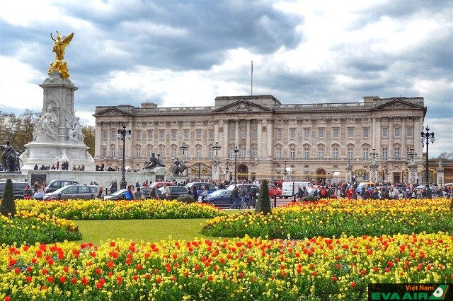 Cung điện Buckingham là một điểm du lịch mùa xuân tuyệt vời ở London