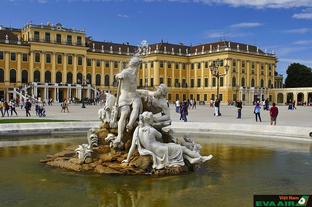 Tham quan lâu đài Schönbrunn nổi tiếng nhất của thành phố Vienna