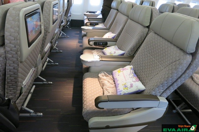 Không gian thư giãn của hạng ghế phổ thông của hãng EVA Air