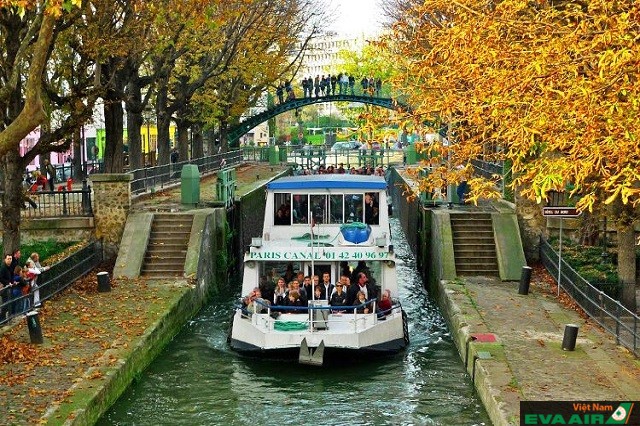 Hầu hết du khách đều thích hoạt động du thuyền thưởng ngoạn cảnh đẹp của kênh đào Saint-Martin