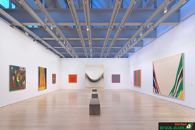 Một góc không gian trưng bày các tác phẩm nghệ thuật bên trong bảo tàng Whitney New York