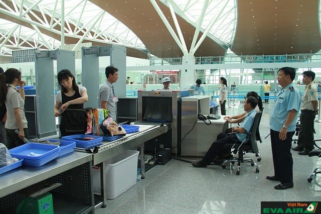 Hành khách nên mang theo đầy đủ giấy tờ khi làm thủ tục xuất/nhập cảnh trong chuyến bay quốc tế