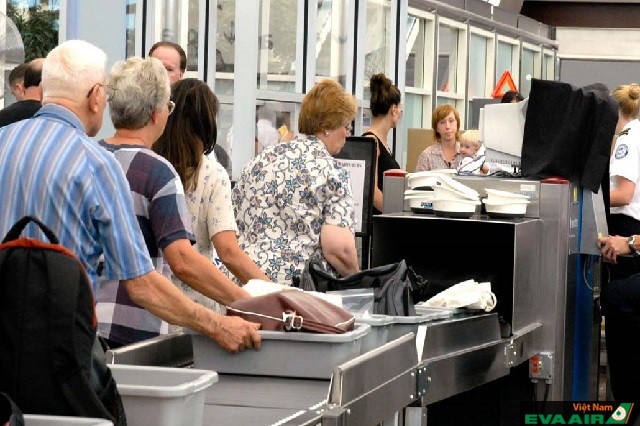 Hành khách cũng cần tìm hiểu về thủ tục xuất/ nhập cảnh tại các sân bay