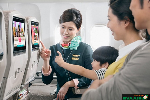 Hành khách trên mọi chuyến bay của EVA Air luôn được phục tận tâm bởi đội ngũ tiếp viên chuyên nghiệp