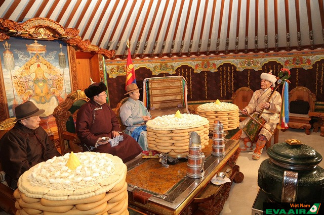Sản phẩm làm từ sữa là một món ăn truyền thống vào ngày Tết Tháng Trắng của Mông Cổ