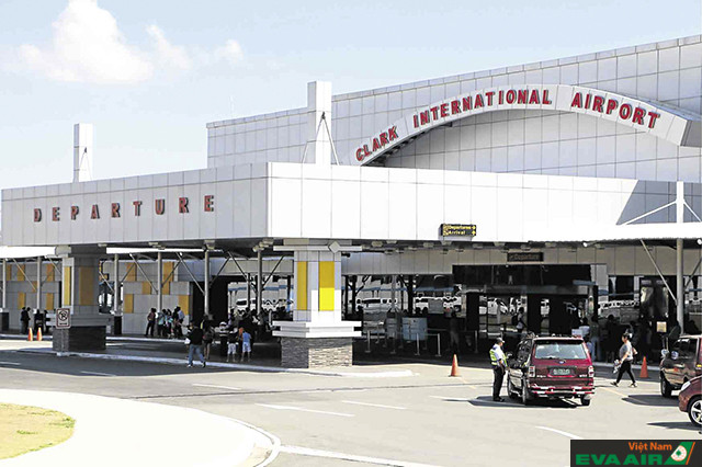 Phía trước nhà ga của sân bay quốc tế Clark
