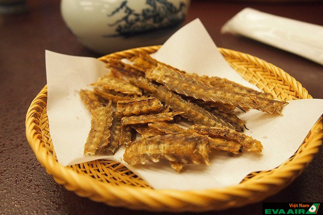 Snack xương lươn giòn rụm, là đồ nhấm vô cùng hấp dẫn