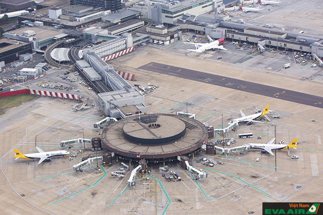 Sân bay Quốc tế Gatwick là trung tâm hoạt động chính của nhiều hãng hàng không lớn trên thế giới