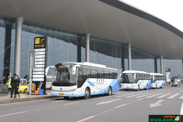 Xe buýt là phương tiện di chuyển từ sân bay vào trung tâm thành phố tiết kiệm nhất