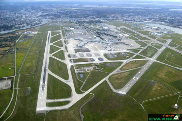 Xét về diện tích thì sân bay Vancouver là một trong những sân bay lớn nhất Canada