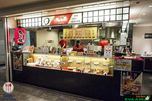 Ở khu ẩm thực của sân bay có nhiều cửa hàng đồ ăn bán đủ các món truyền thống của người Nhật