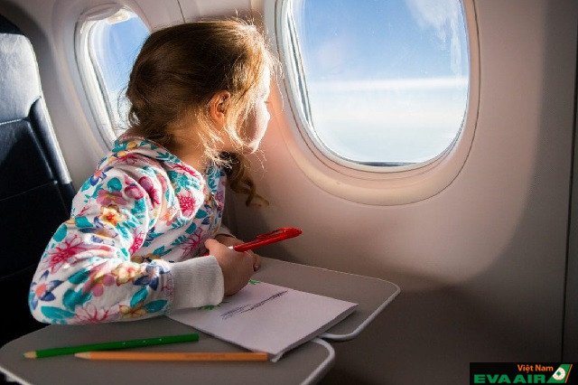 EVA Air cũng có một số quy định riêng dành cho trẻ em đi một mình trên máy bay