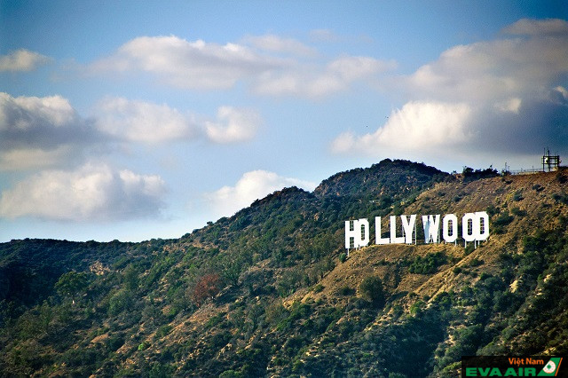 Biểu tượng Hollywood nổi tiếng thế giới được đặt trên một ngọn núi ngay khu vực phía Bắc thành phố Los Angeles