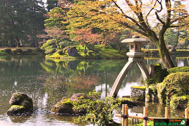 Vườn Kenrokuen là một trong những thiên đường tự nhiên đẹp nhất của Nhật Bản mà bạn nên ghé đến
