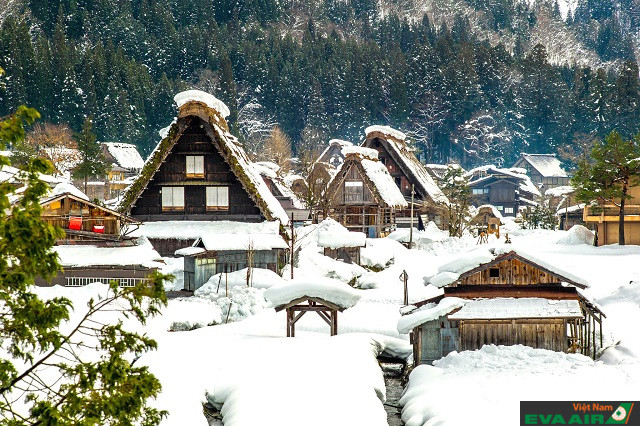 Mùa đông được xem là thời điểm tuyệt nhất để bạn chiêm ngưỡng vẻ đẹp quyến rũ của Gokayama và làng Shirakawa-gō