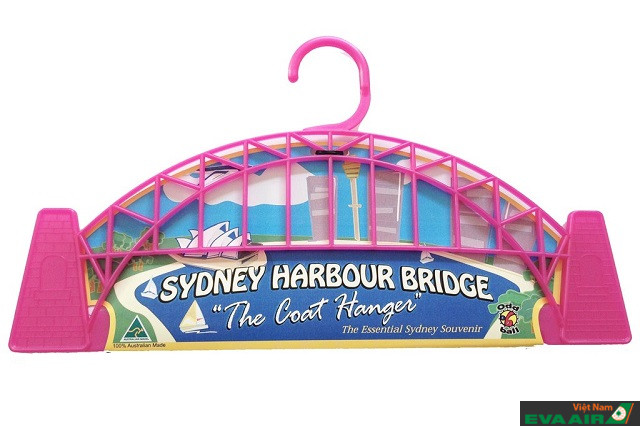 Bạn có thể chọn mua chiếc móc áo có hình cầu cảng Sydney về làm quà