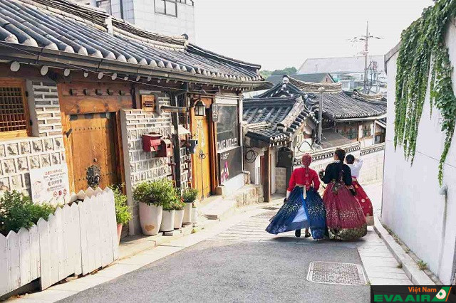 Bạn có thể dành thời gian để khám phá các ngôi làng cổ nổi tiếng ở Hàn Quốc