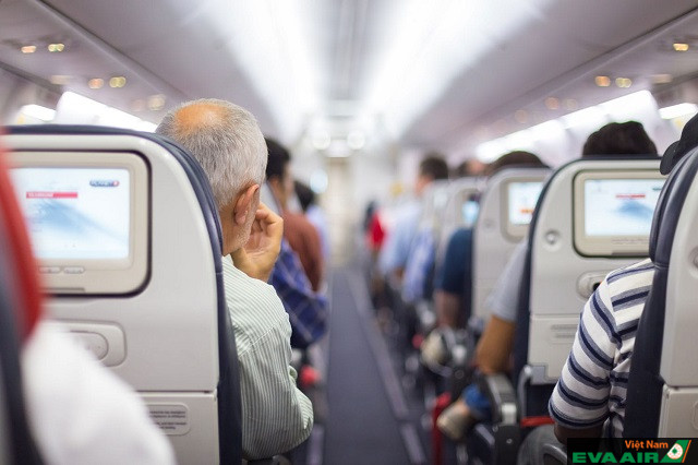 Cho dù có ghế trống nhưng bạn cũng đừng nên đổi chỗ vì có một số ghế phải bỏ trống để đảm bảo cân bằng máy bay