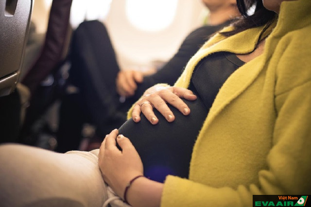 Với những hành khách mang thai thì nên chọn thêm các dịch vụ hàng không khác để có chuyến bay thoải mái và an toàn nhất