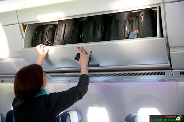 Đừng mang theo nhiều hành lý cồng kềnh lên máy bay để tránh tốn phí