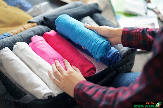 Bạn nên thông minh trong việc sắp xếp hành lý để vừa không quá kích thước và không hư hỏng đồ đạc của mình