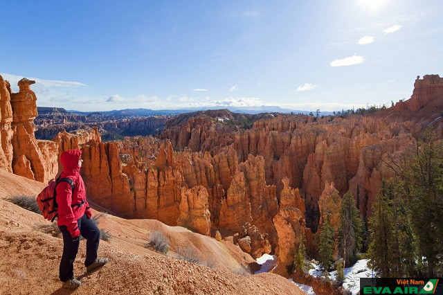 Bryce Canyon là một công viên quốc gia nổi tiếng với nhiều cột đá khổng lồ có tuổi đời hàng chục triệu năm