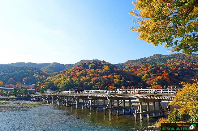 Arashiyama là nơi sở hữu cảnh sắc thiên nhiên tuyệt đẹp