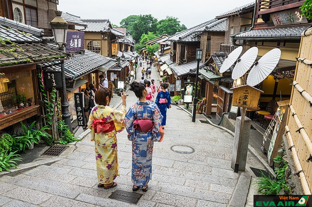 Higashiyama là một trong những thị trấn nổi tiếng, yên bình và nhiều kiến trúc ấn tượng